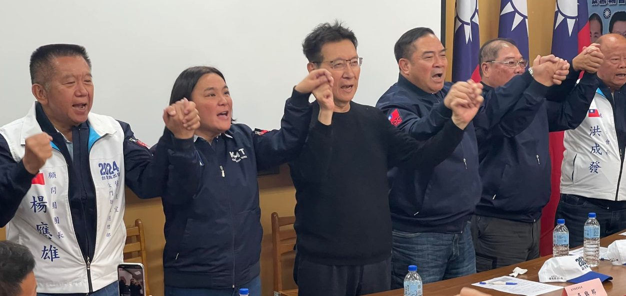 趙少康飛金門陪「女戰神」拜票 批綠營不拆違建還敢管合法投資 趙少康飛金門陪「女戰神」拜票 批綠營不拆違建還敢管合法投資