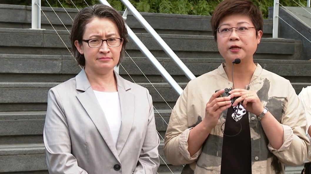 20年前書裡自述即使有不清楚的地方…蕭美琴稱國籍經中選會認證:我就是正港台灣人 20年前書裡自述即使有不清楚的地方…蕭美琴稱國籍經中選會認證:我就是正港台灣人