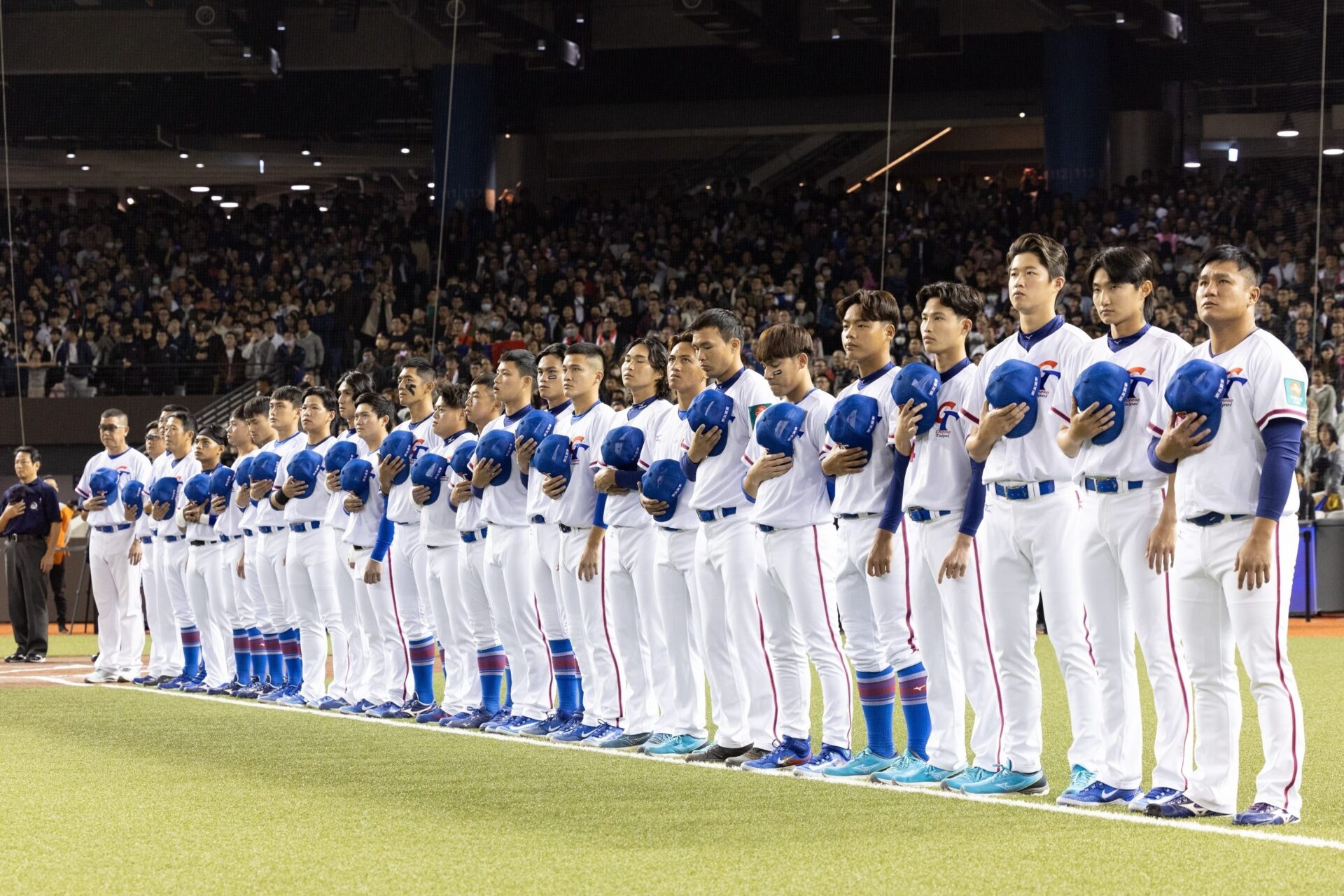中華4:0完封韓國 大巨蛋1.7萬球迷嗨嗑泡菜見證歷史 中華4:0完封韓國 大巨蛋1.7萬球迷嗨嗑泡菜見證歷史