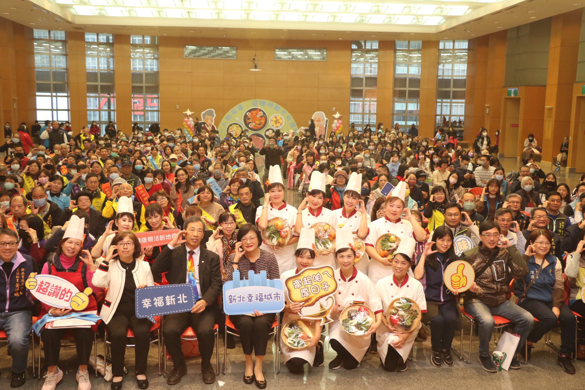 新北市獎勵110處老人共餐單位　嘉威會計事務所承諾未來四年捐百萬支持