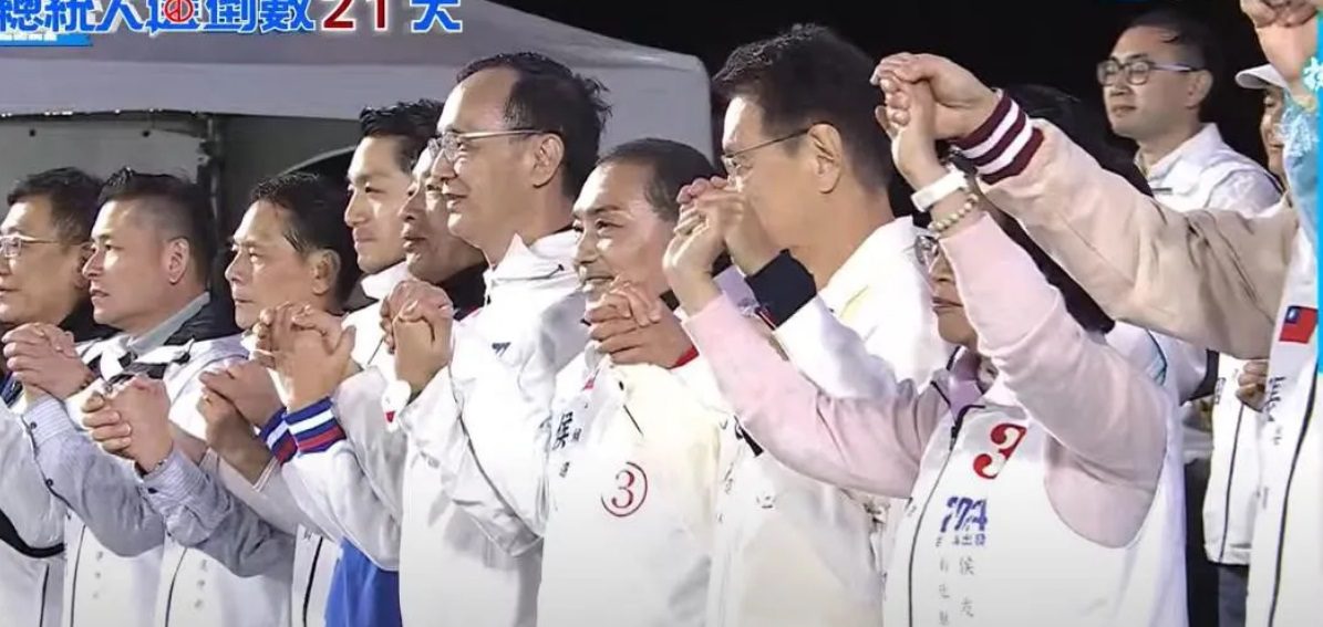 重現納斯卡線!侯友宜連喊2次「我一定會贏!」 8萬人齊呼「總統好」 重現納斯卡線!侯友宜連喊2次「我一定會贏!」 8萬人齊呼「總統好」