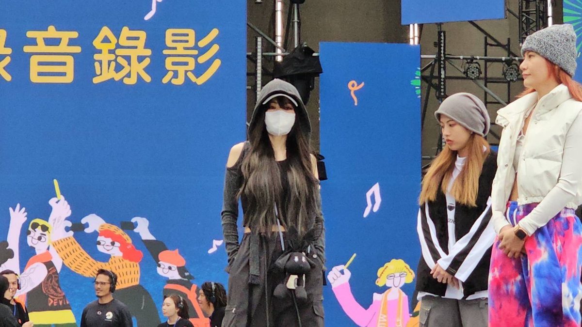 高雄跨年彩排現場火燙燙！姐姐謝金燕挑戰全台最吸睛 喊話粉絲期待「秘密驚喜舞台」