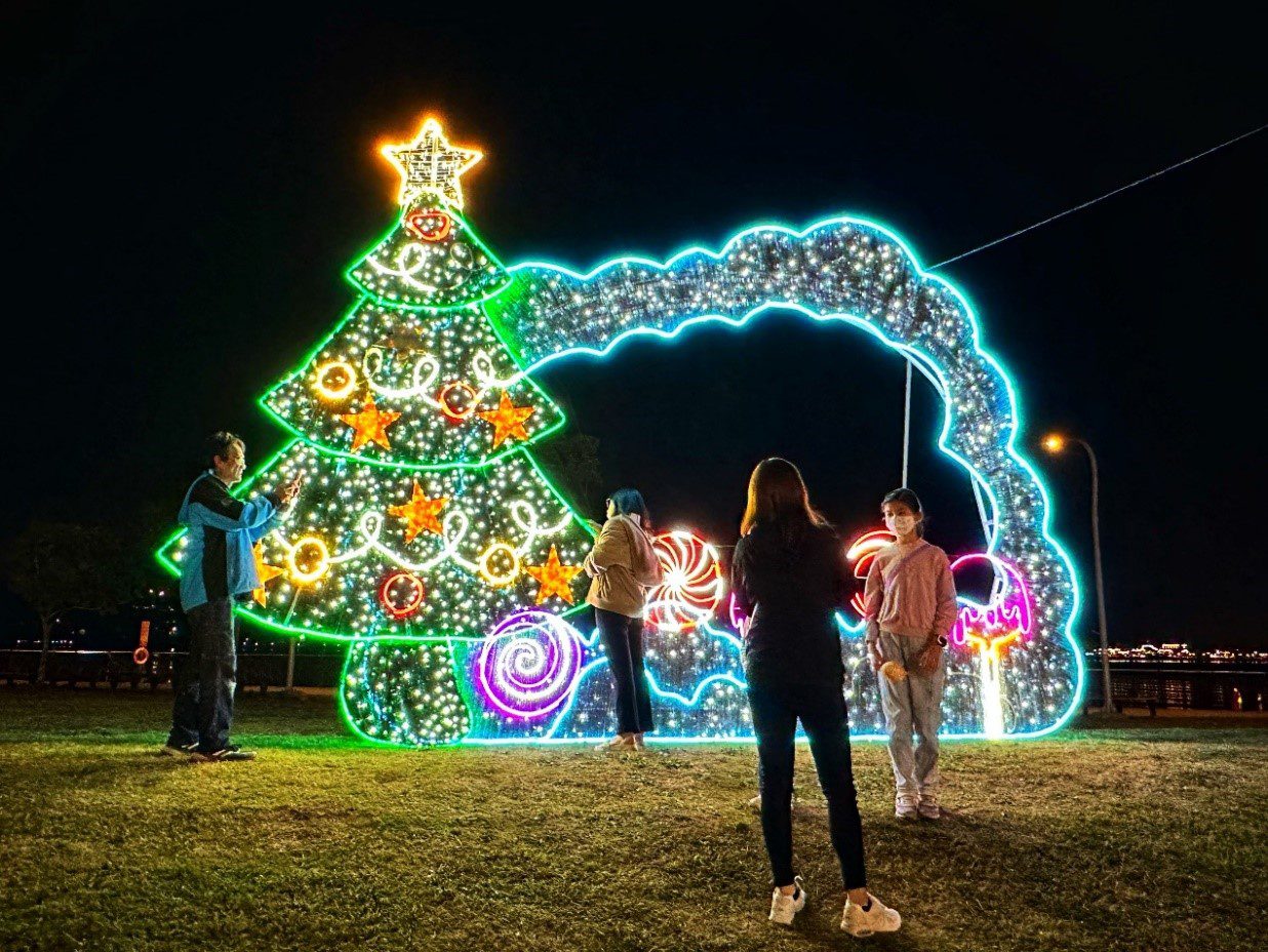淡水金色水岸聖誕光雕　16日起繽紛閃亮登場
