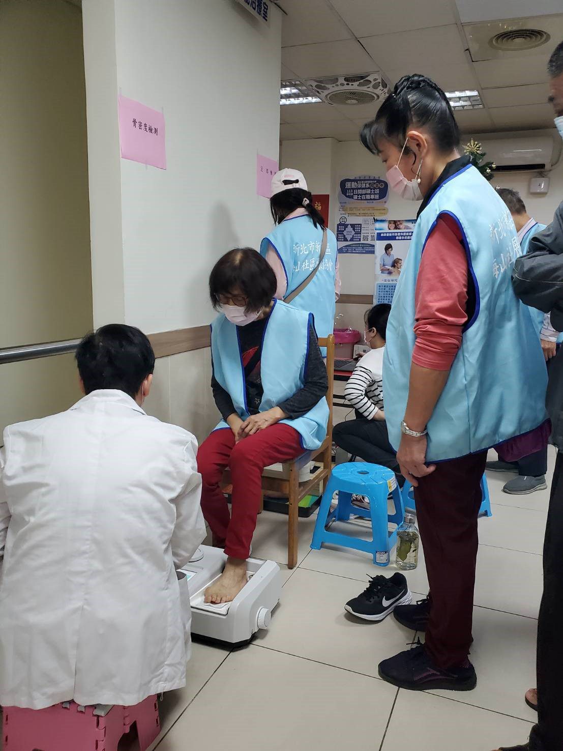 海山社區發展協會結合家豐診所等　 為長輩「保密防跌」還有義診義剪