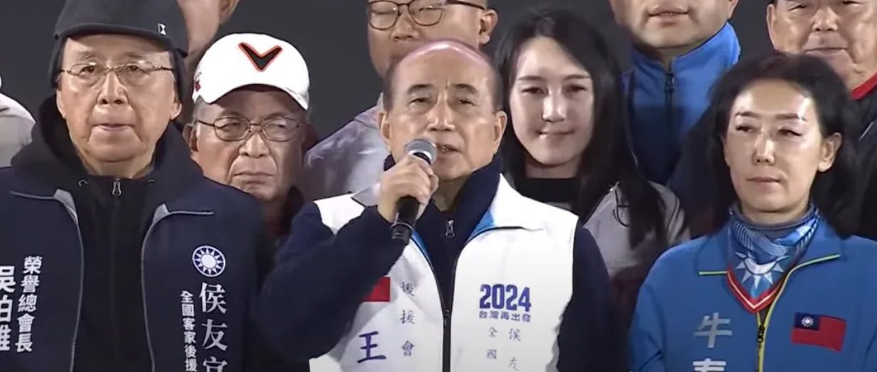 數萬民眾風雨無阻力挺「侯康配」　凱道造勢晚會力拼政黨輪替