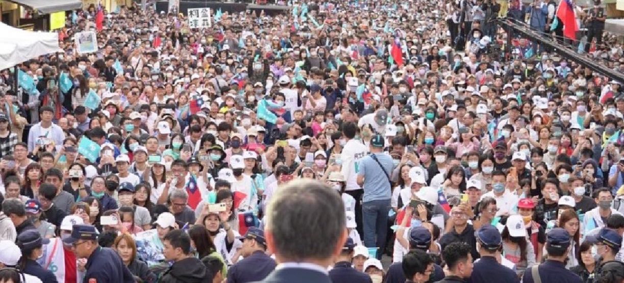 柯P造勢顛覆賴清德本命盤 前幕僚「偉哉」狠酸:2千張椅子創下5萬人奇蹟 柯P造勢顛覆賴清德本命盤 前幕僚「偉哉」狠酸:2千張椅子創下5萬人奇蹟