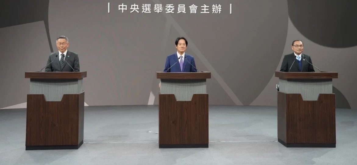 游盈隆看總統政見會:侯友宜如「鬥志高昂大金剛」 柯文哲像「被閹割的哥吉拉」 游盈隆看總統政見會:侯友宜如「鬥志高昂大金剛」 柯文哲像「被閹割的哥吉拉」