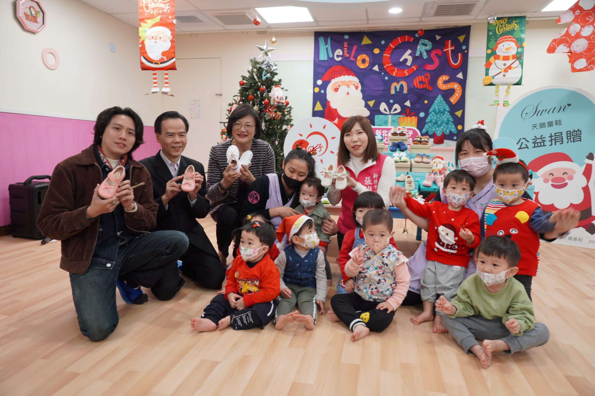 美萬新企業捐450雙童鞋　新北市府感謝議員張維倩媒合