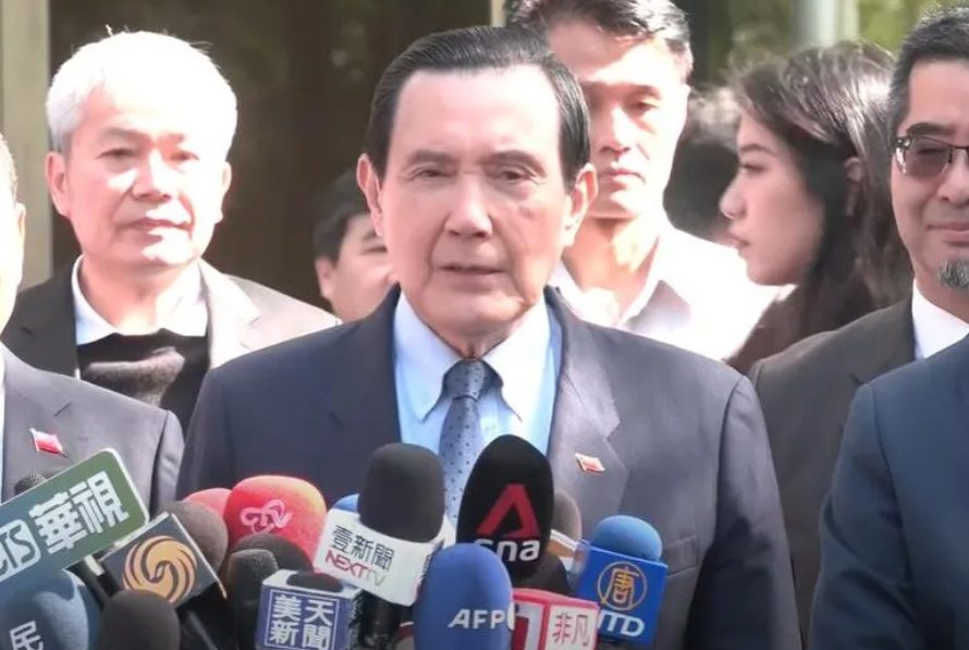 馬英九向北一女國文老師致敬 籲教育部深入檢討108課綱缺失 馬英九向北一女國文老師致敬 籲教育部深入檢討108課綱缺失