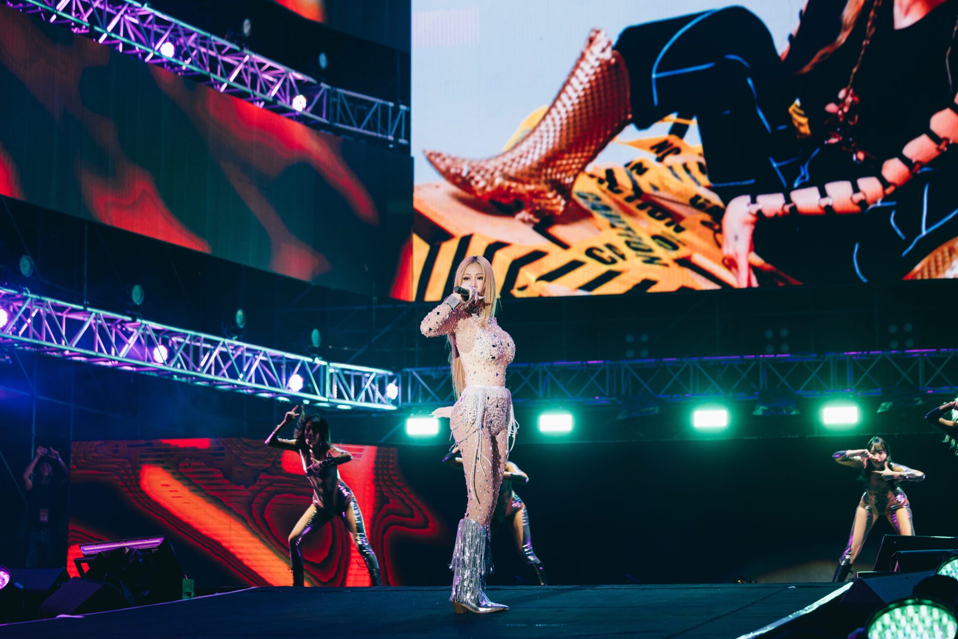 嘻哈女王JESSI和小天王周湯豪激盪舞台　22萬人嗨爆台中中央公園