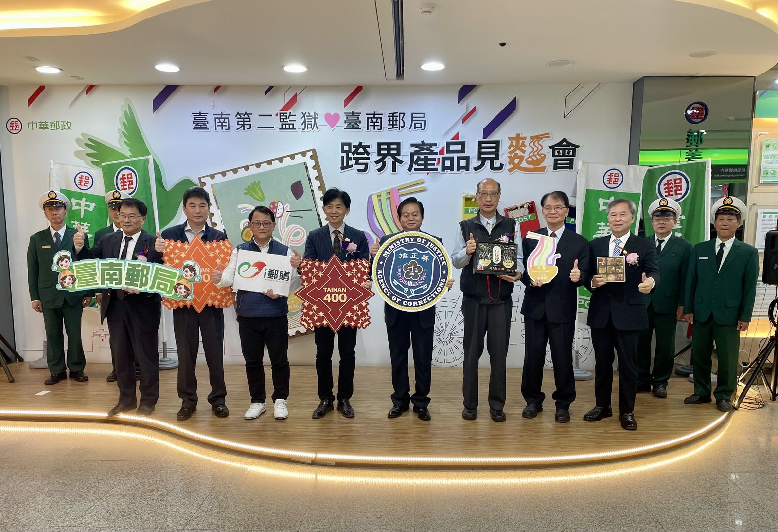 臺南郵局、台南第二監獄首次攜手跨界合作 推出乾拌麵及雪Q餅禮盒