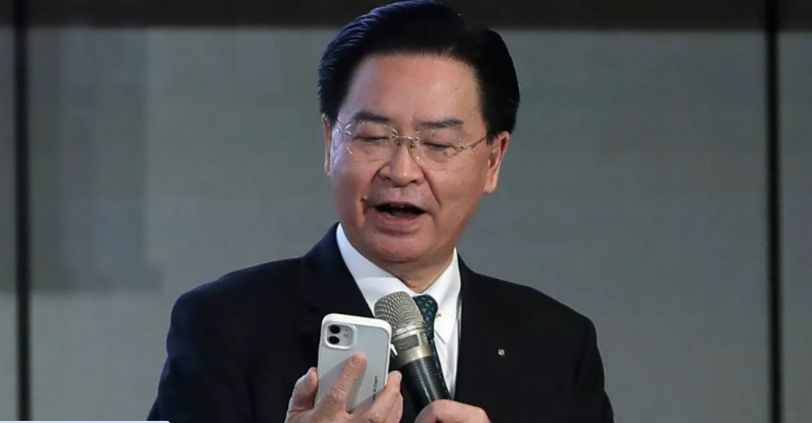 外媒超傻眼！吳釗燮國際記者會收國家級警報　瞎喊衛星飛「越南上空」That’s okay！