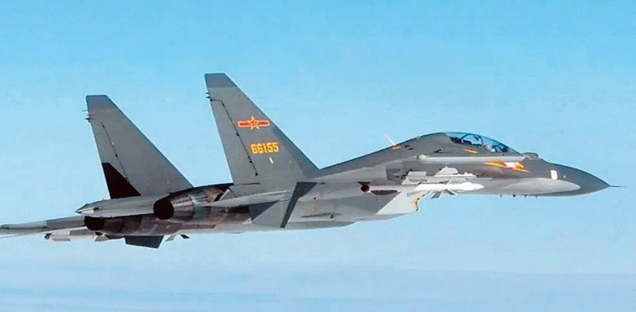 解放軍機晚間又擾台!18架出海11架逾越海峽中線 國防部:嚴加戒備 解放軍機晚間又擾台!18架出海11架逾越海峽中線 國防部:嚴加戒備