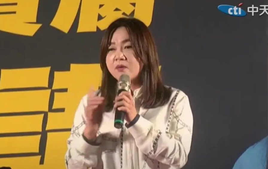 配合光電政策 戰甲車鋼棚舖滿光電板?馬文君批:違背軍事專業 配合光電政策 戰甲車鋼棚舖滿光電板?馬文君批:違背軍事專業