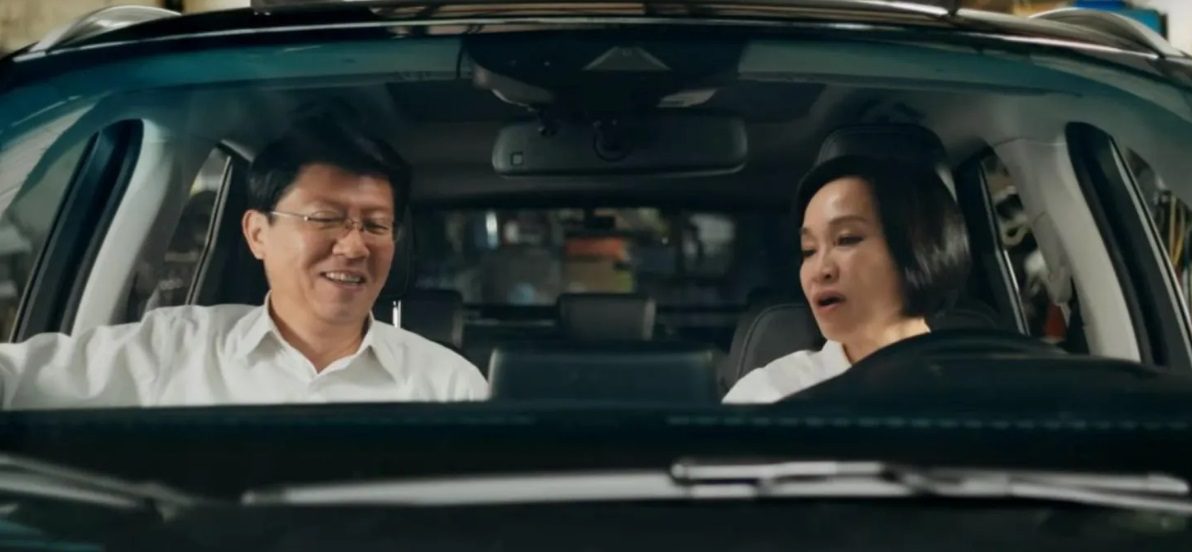 國民黨競選CF修理《在路上》　謝龍介、柯志恩：繞遠開海邊把車操壞