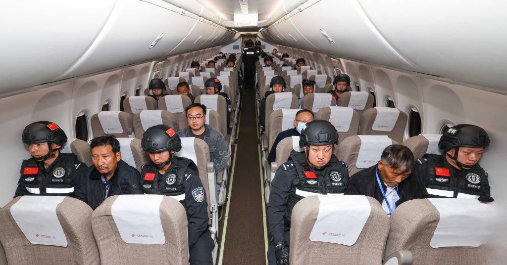 10名緬北重大網絡詐騙犯罪嫌疑人被押解回大陸 10名緬北重大網絡詐騙犯罪嫌疑人被押解回大陸