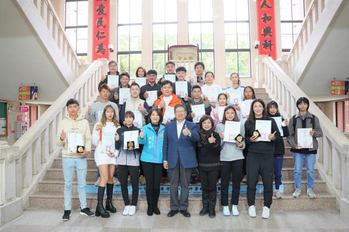 112年全國運動會暨杭州亞運績優選手及教練表揚 　楊文科頒獎