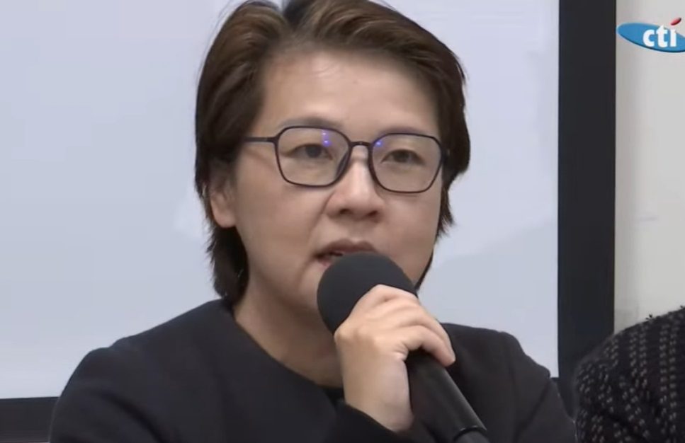 柯文哲翻臉了？民眾黨臨時通過「黃珊珊條款」：禁止不分區立委雙重黨籍