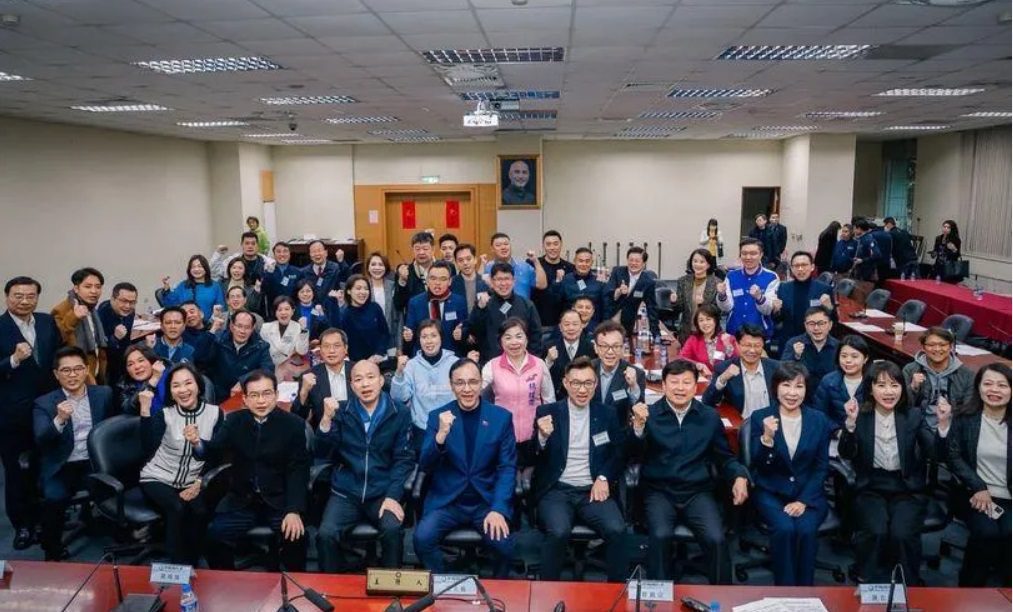 確定提名韓江配領軍54席立委!朱立倫宣誓:把民進黨政府的不公不義充分揭露 確定提名韓江配領軍54席立委!朱立倫宣誓:把民進黨政府的不公不義充分揭露
