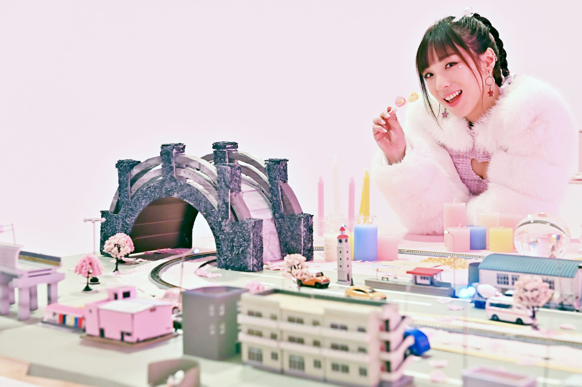 梁舒涵第一首單曲 浪漫打造高雄櫻花季主題曲〈粉紅泡泡〉