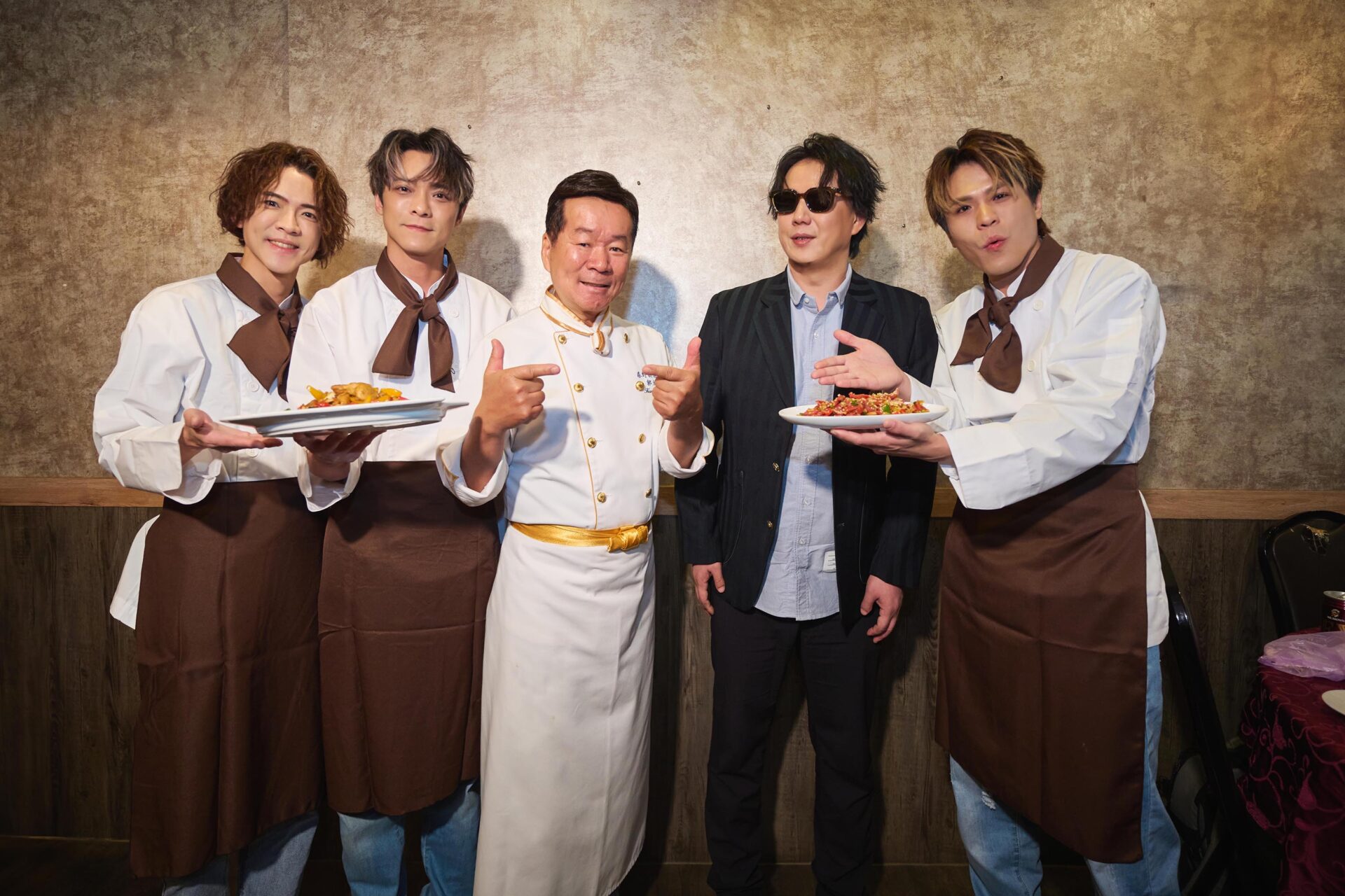 李吳兄弟拜師郭主義學做年菜 蕭煌奇來驗收