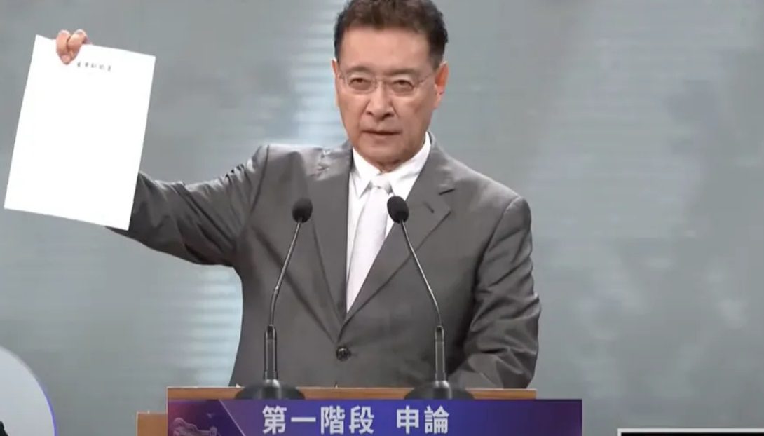 總統大選辯論/震撼彈！趙少康當場簽字辭中廣董事長