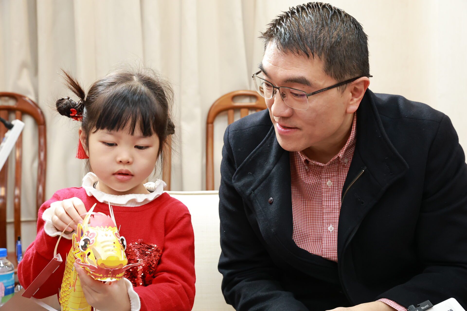 謝國樑特地帶著過港幼兒園的小朋友們提著吸睛可愛的小提燈亮相。(圖/基隆市政府提供)