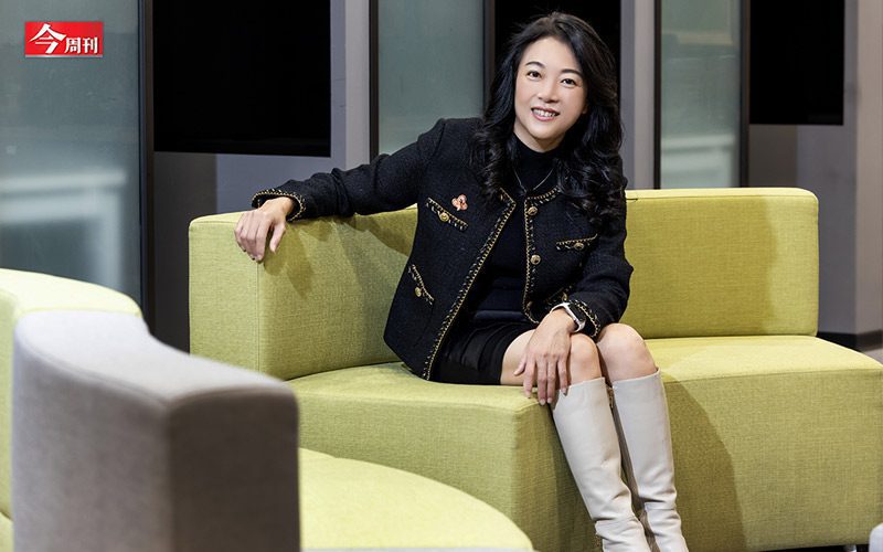 台大法律系畢業卻去當主婦，公公意外半身癱瘓、高材生轉身賣保險…「不搏感情」3個月拚到業界頂尖1％