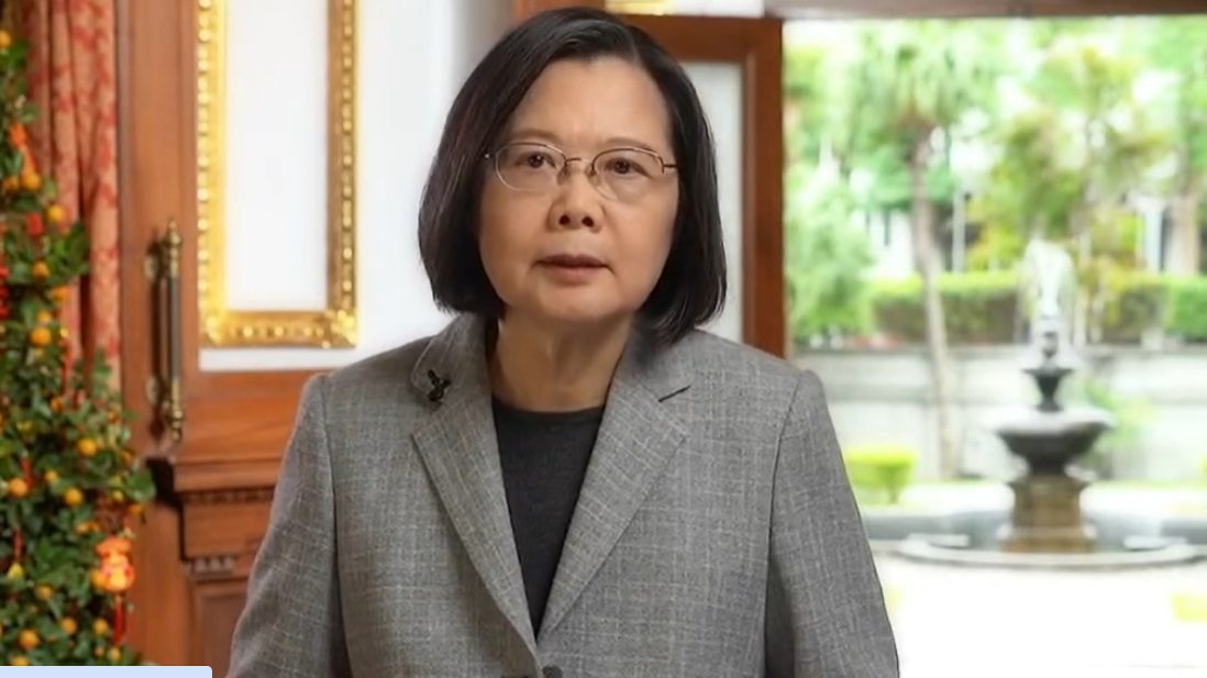 蔡英文來拜年了!小年夜PO總統任內最後一次新年談話 總結8年成就喊「萬物興龍」 蔡英文來拜年了!小年夜PO總統任內最後一次新年談話 總結8年成就喊「萬物興龍」