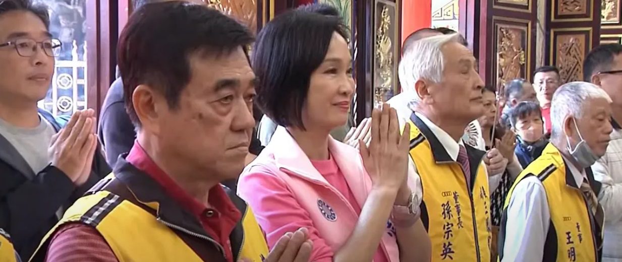 柯志恩發福袋遇支持者熱情告白！小粉絲喊「我要等妳當市長」