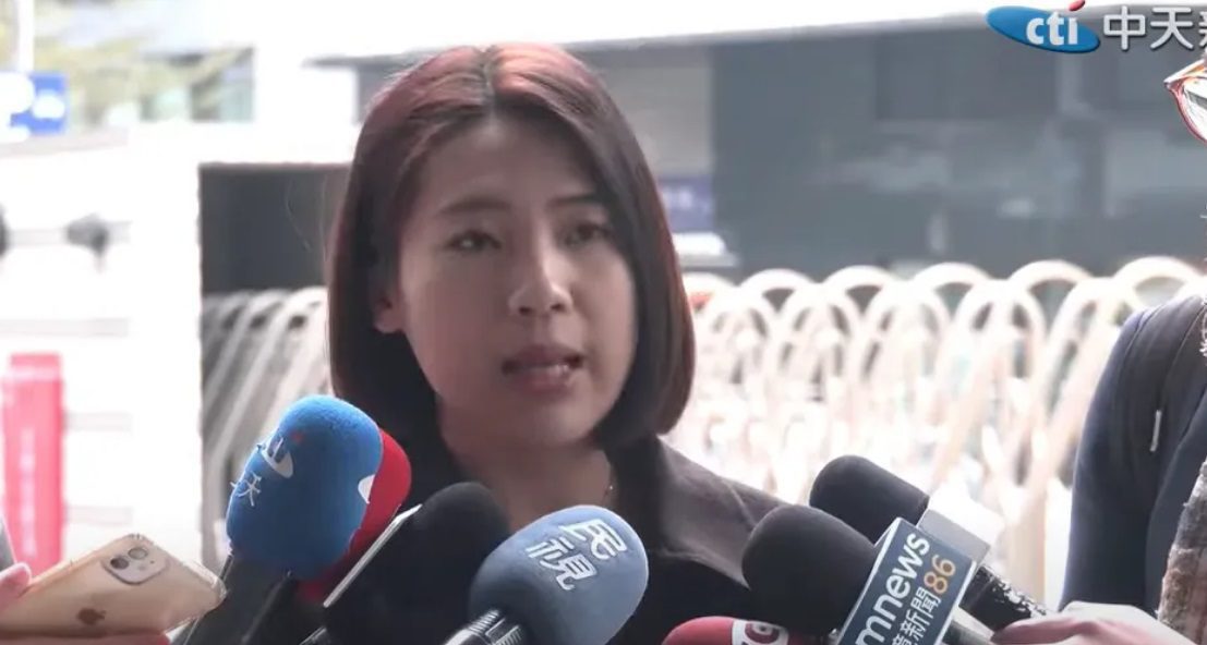 民進黨超怕韓國瑜!徐巧芯也聽到利誘藍營風聲:無所不用其極 民進黨超怕韓國瑜!徐巧芯也聽到利誘藍營風聲:無所不用其極