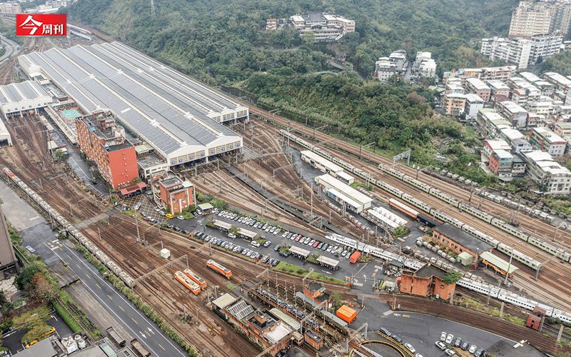 台鐵公司化「乞丐翻4兆地產王」,首波開發地曝光!微風北車營收30億、台鐵只賺2億…前局長勸「做二房東發不了財」 台鐵公司化「乞丐翻4兆地產王」,首波開發地曝光!微風北車營收30億、台鐵只賺2億…前局長勸「做二房東發不了財」