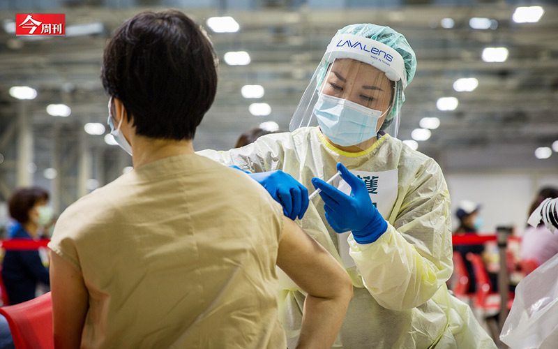 春節後疫情爆高峰!別以為確診就像小感冒,黃立民嘆「沒得病的人都覺得現在沒事」 :Novavax、莫德納有何差別? 春節後疫情爆高峰!別以為確診就像小感冒,黃立民嘆「沒得病的人都覺得現在沒事」 :Novavax、莫德納有何差別?