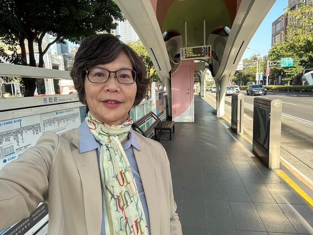 蔡壁如第一天開始台中市政府上班搭公車 蔡壁如第一天開始台中市政府上班搭公車