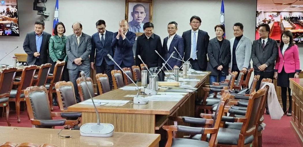 韓國瑜主持政黨協商驚爆衝突！陳昭姿失控飆柯建銘「怎能這樣對我」