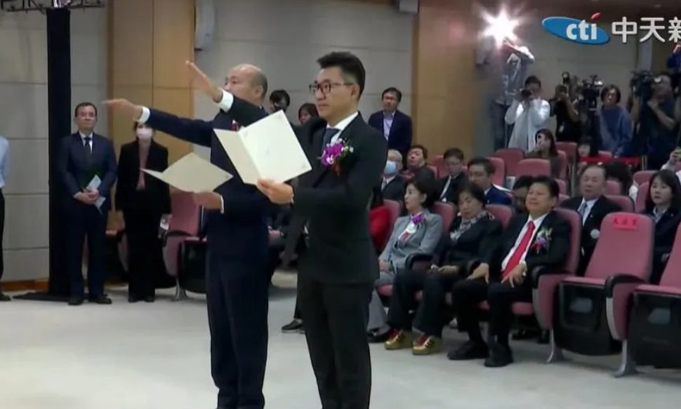 韓江配宣誓就職!韓國瑜盛讚游錫堃是「慈祥長者」 喊話賴清德別太過緊張 韓江配宣誓就職!韓國瑜盛讚游錫堃是「慈祥長者」 喊話賴清德別太過緊張