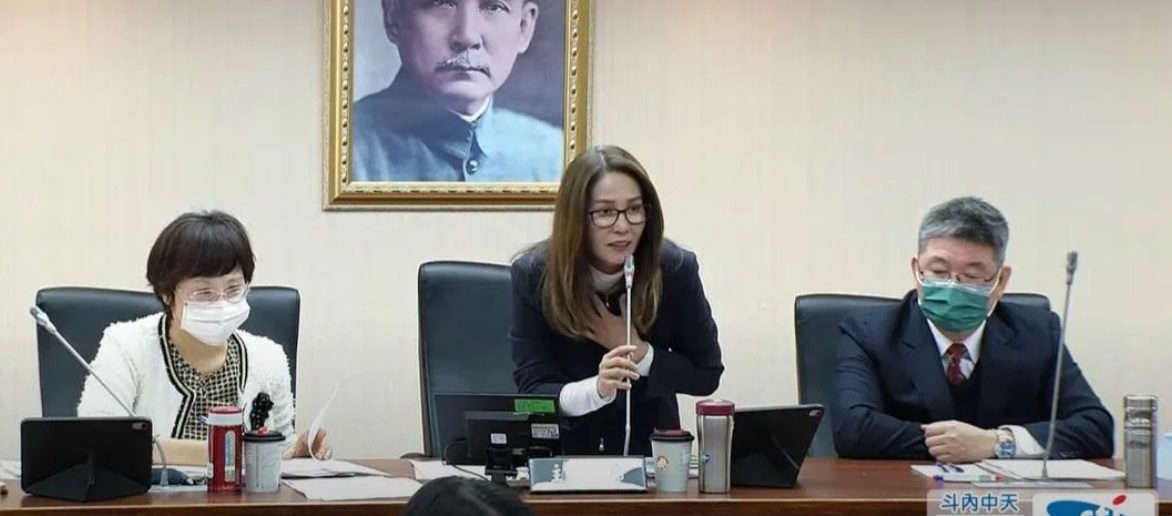 定調「三無船舶越界」!管碧玲怨僅3分鐘報告 高金素梅打臉:妳內容僅6頁 定調「三無船舶越界」!管碧玲怨僅3分鐘報告 高金素梅打臉:妳內容僅6頁