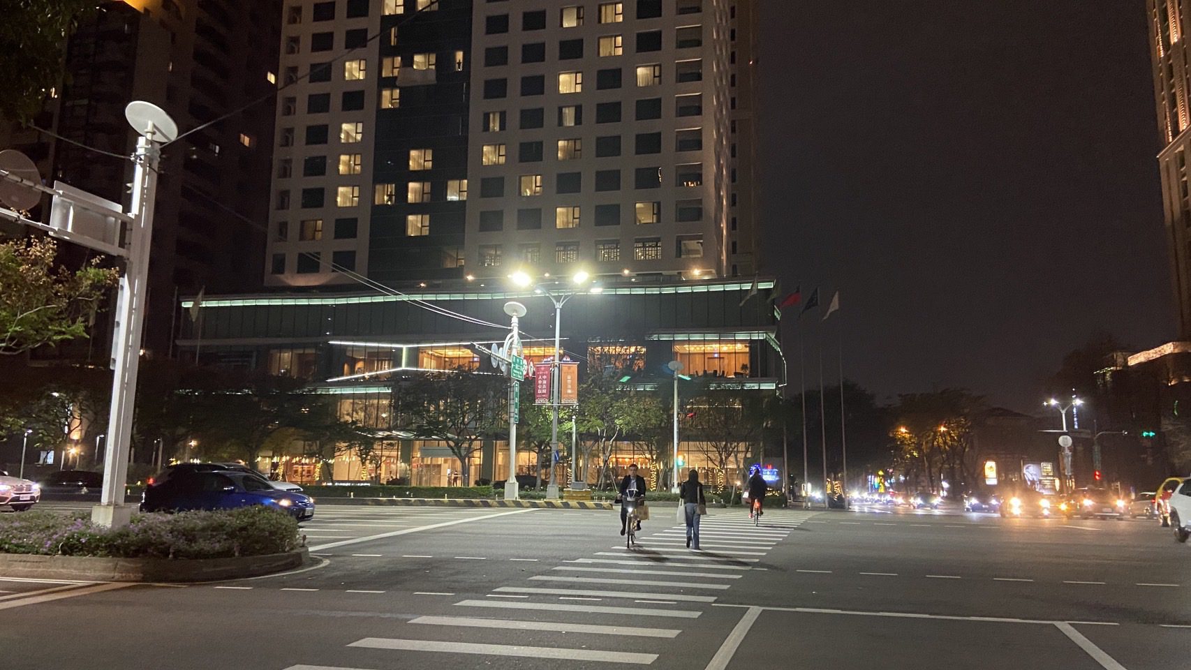守護行人交通安全 中市市政特區路燈換裝LED 打造光亮台中城