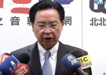 吳釗燮稱「對她提告我也很傷心」　徐巧芯預告下周再戰酸：黃鼠狼給雞拜年