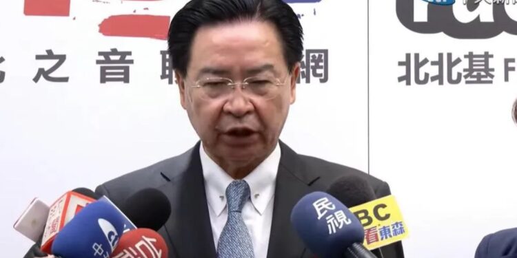 吳釗燮稱「對她提告我也很傷心」 徐巧芯預告下周再戰酸:黃鼠狼給雞拜年 吳釗燮稱「對她提告我也很傷心」 徐巧芯預告下周再戰酸:黃鼠狼給雞拜年