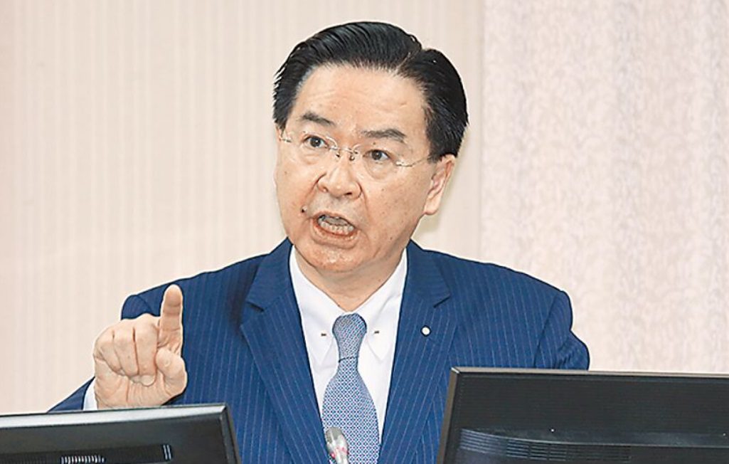 徐巧芯霸氣重出江湖！「蜜獾」深夜爆料又狠打臉吳釗燮　網全暴動