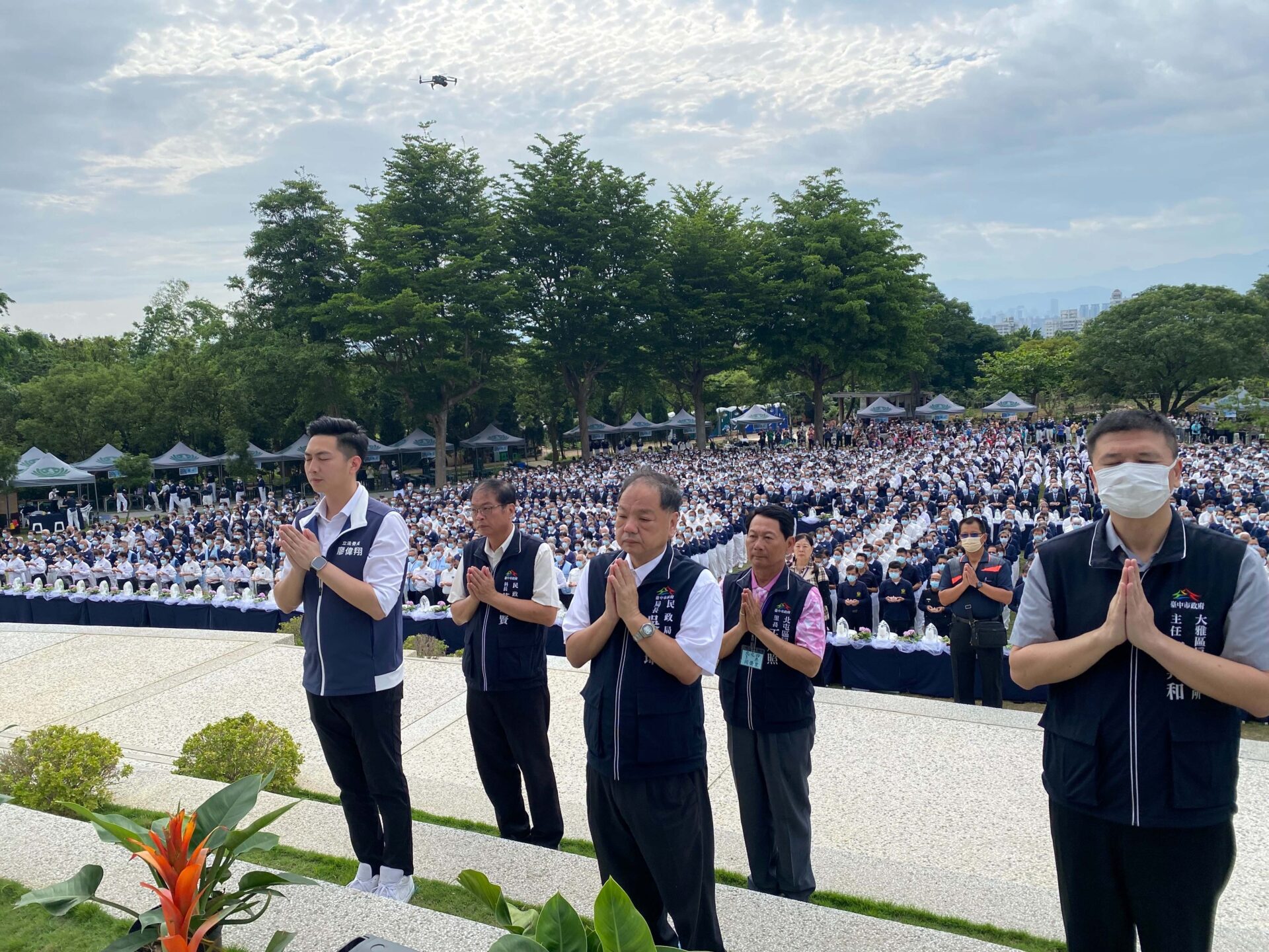 慈濟浴佛大典逾3000人齊聚東大靜思堂 中市民政局長祈願國泰民安