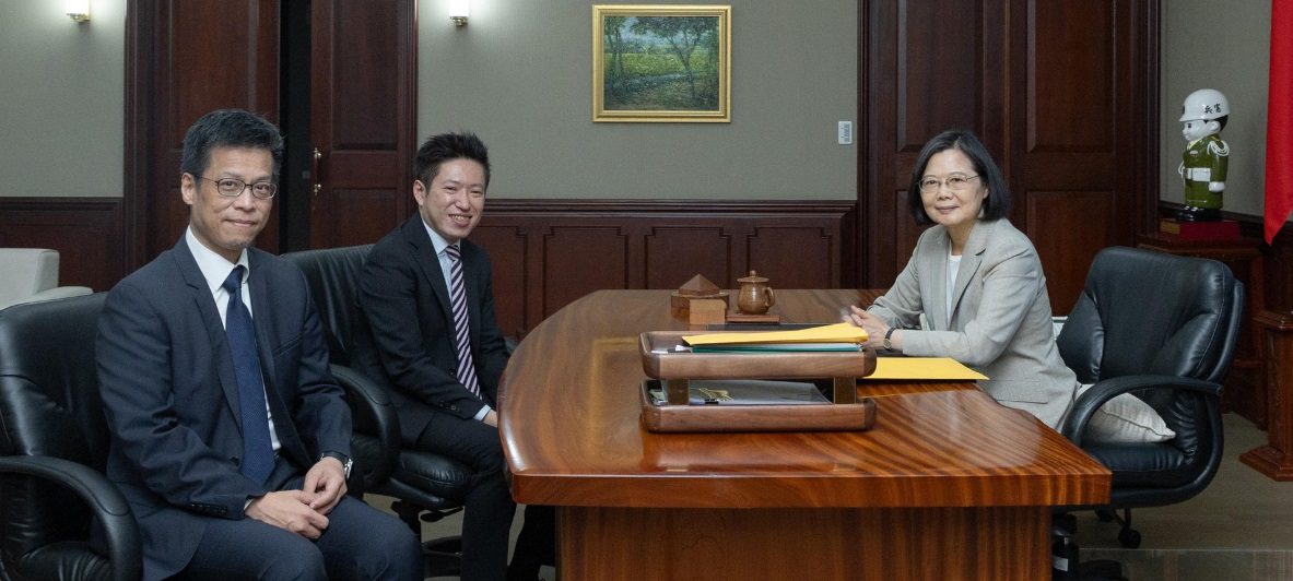 蔡英文PO下班文!最後一天總統府上班 喊:未來在不同崗位繼續和大家並肩前行 蔡英文PO下班文!最後一天總統府上班 喊:未來在不同崗位繼續和大家並肩前行