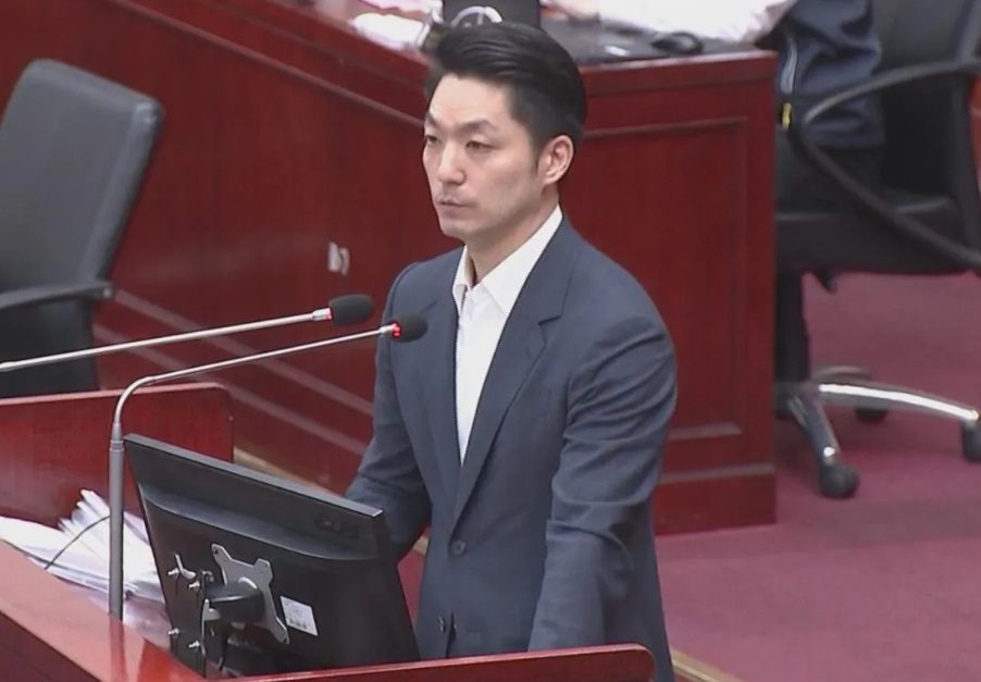 綠營喊黑箱 蔣萬安反殺:昔總預算逕付二讀、一例一休修法1分鐘唸完法條送出 綠營喊黑箱 蔣萬安反殺:昔總預算逕付二讀、一例一休修法1分鐘唸完法條送出