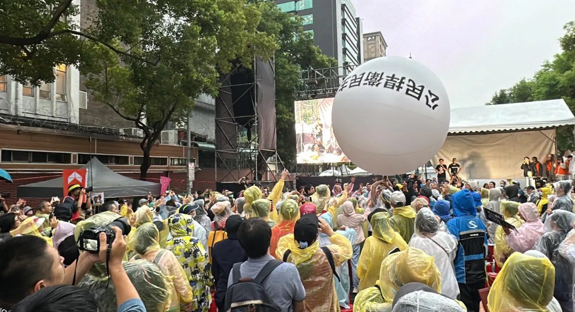 「國會改革案」力拚三讀！民團齊聚立院外　萬人遞白球要求社會對話