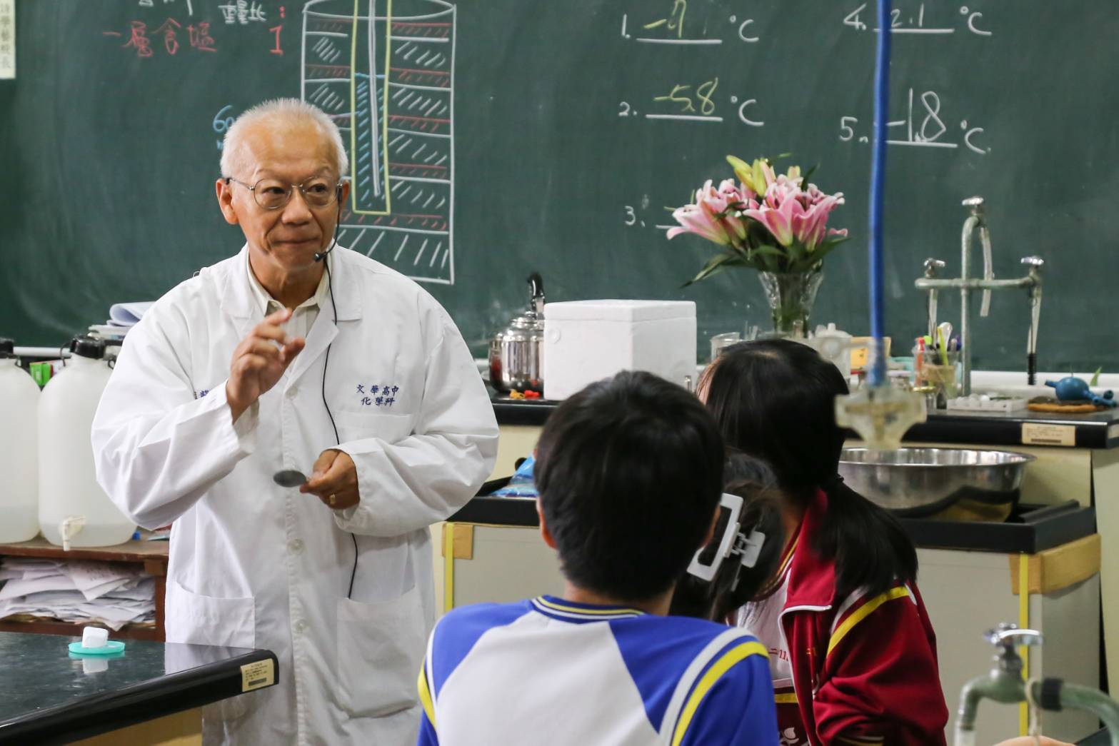 教育典範! 中市6教育人員、1學校團體獲頒「杏壇芬芳獎」 教育典範! 中市6教育人員、1學校團體獲頒「杏壇芬芳獎」