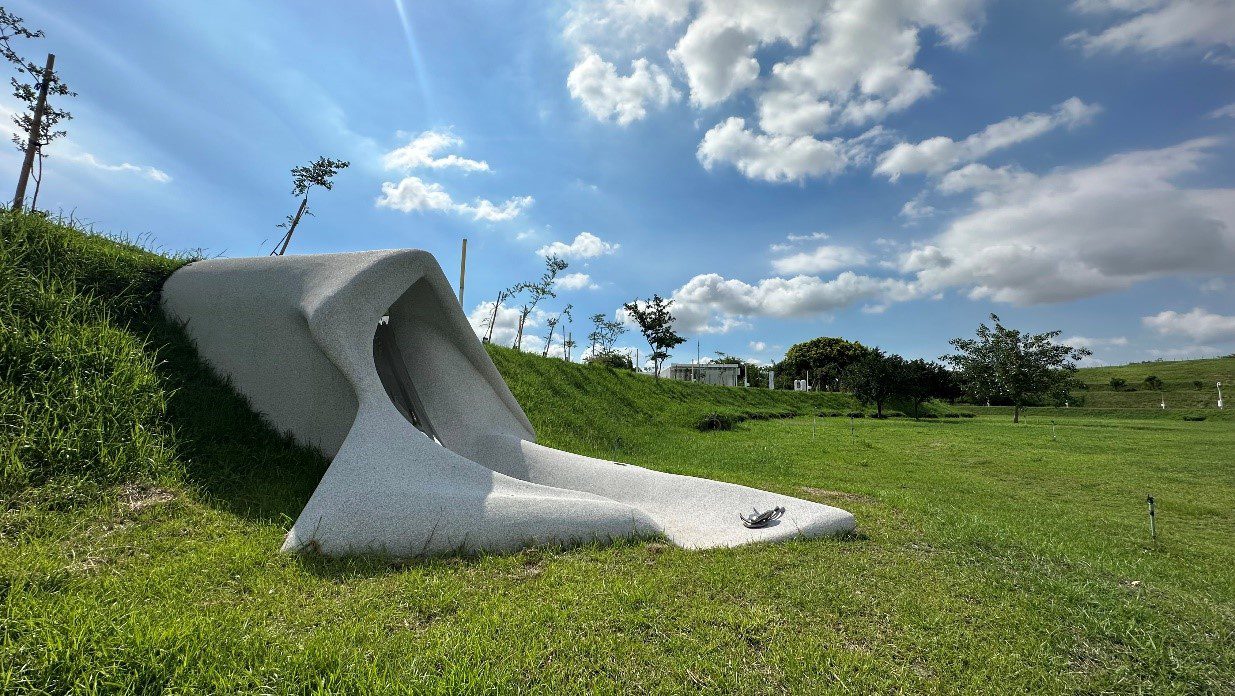 台中中央公園夏日炎炎水泥涵管融化了?！ 　公共藝術《蕴蘊之湳Pipe》超現實亮相