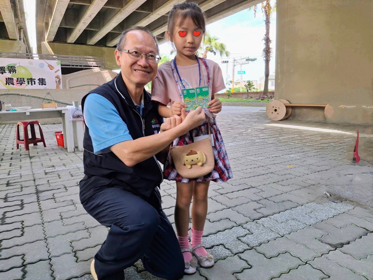 大手牽小手！　中市社會局舉辦親子共遊舊正社區 弱勢家庭半百兒攜8旬母圓夢