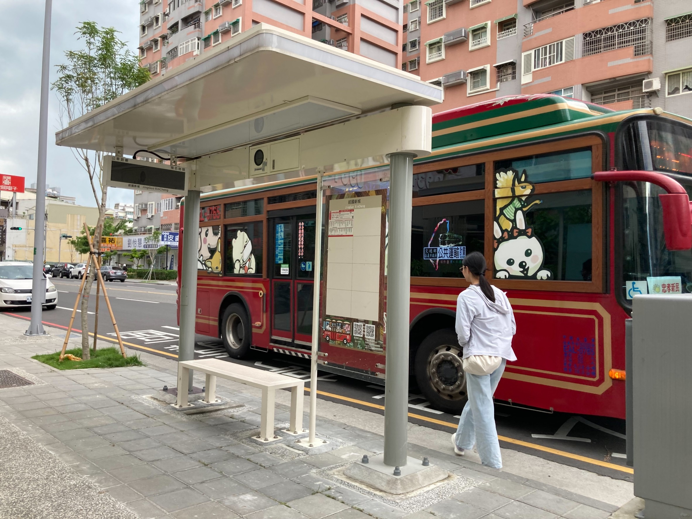 提供更舒適候車環境！嘉義市政府再增設11座簡易式候車亭