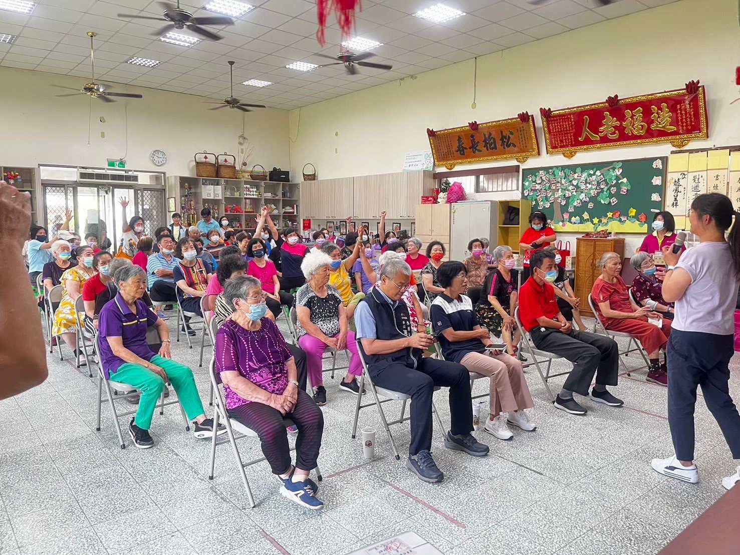 與民共同維護坡地安全! 中市水利局走入社區推廣水土保持理念 與民共同維護坡地安全! 中市水利局走入社區推廣水土保持理念